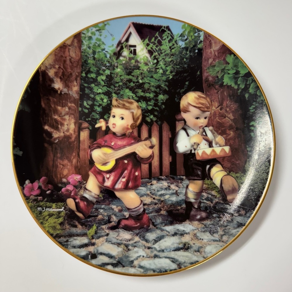 MJ Hummel Private Parade Collector Plate Danbury Mint Little Companions 1990
